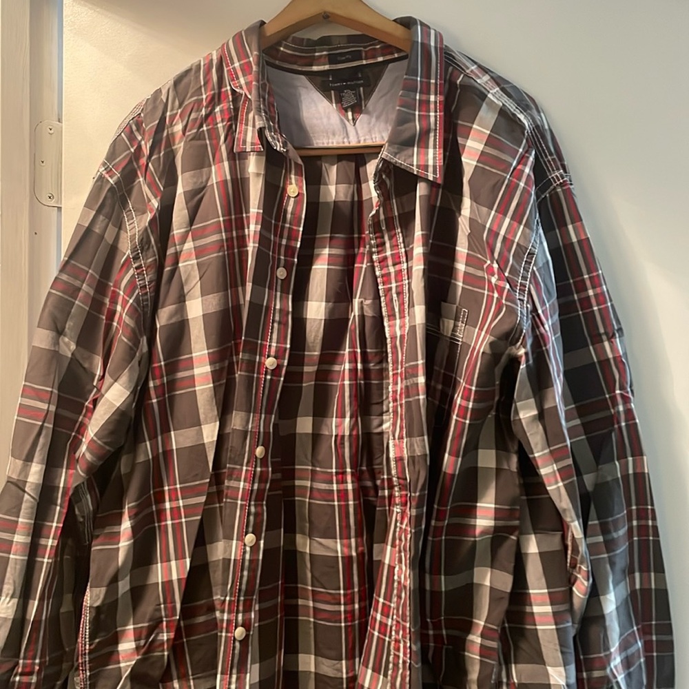 Trim fit Tommy Hilfiger like new dress shirt.